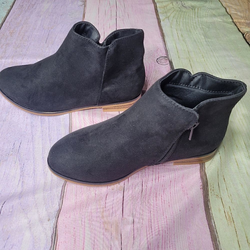 ‎Girl's Side Zip Ankle Boots Size 8